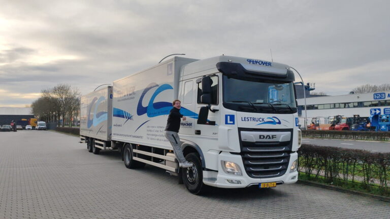 Vrachtwagen rijbewijs geslaagd - Dean