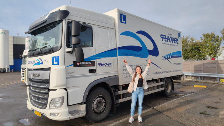 Vrachtwagen rijbewijs geslaagd - Britney