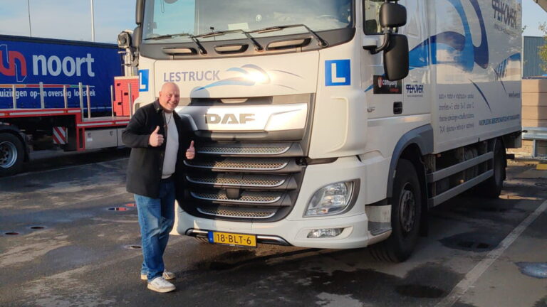 Vrachtwagen rijbewijs geslaagd - Jelle
