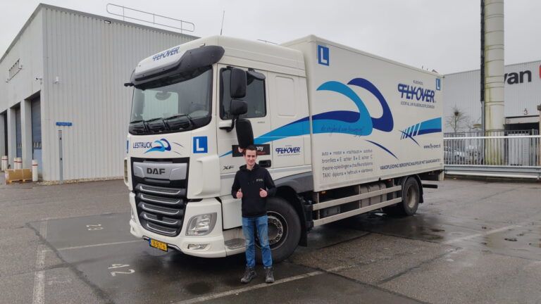 Vrachtwagen rijbewijs geslaagd - Koen
